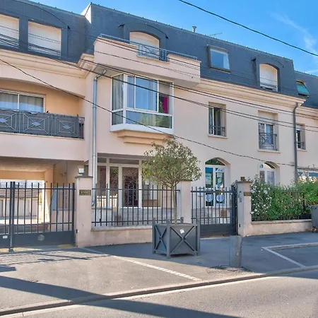 Modern Terrace Apt With Private Garage * Pontault-Combault