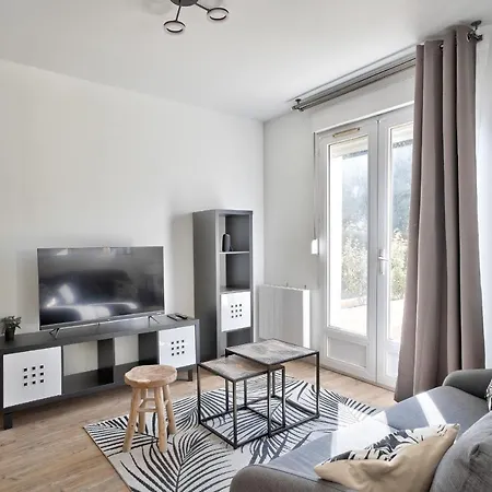 Modern Terrace Apt With Private Garage