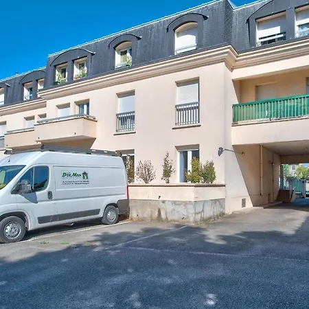 Appartement Modern Terrace Apt With Private Garage Pontault-Combault